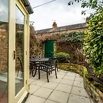 7 St John\'S Crescent