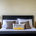 7 St John\'S Crescent