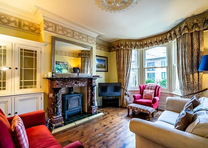 7 St John\'S Crescent